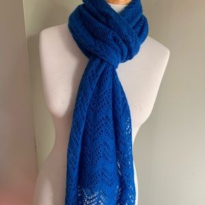 Artisan-made 100% wool scarf 💙